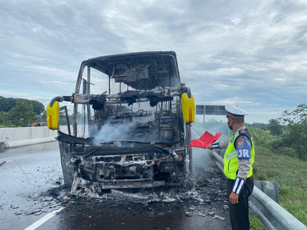 Tragedi di Jalan Raya: Kebakaran Bus Pariwisata di Jawa Timur dan Upaya Pencegahan di Masa Mendatang