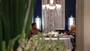 Foto Prabowo dan Khofifah makan malam bersama di Surabaya (Suara.com)