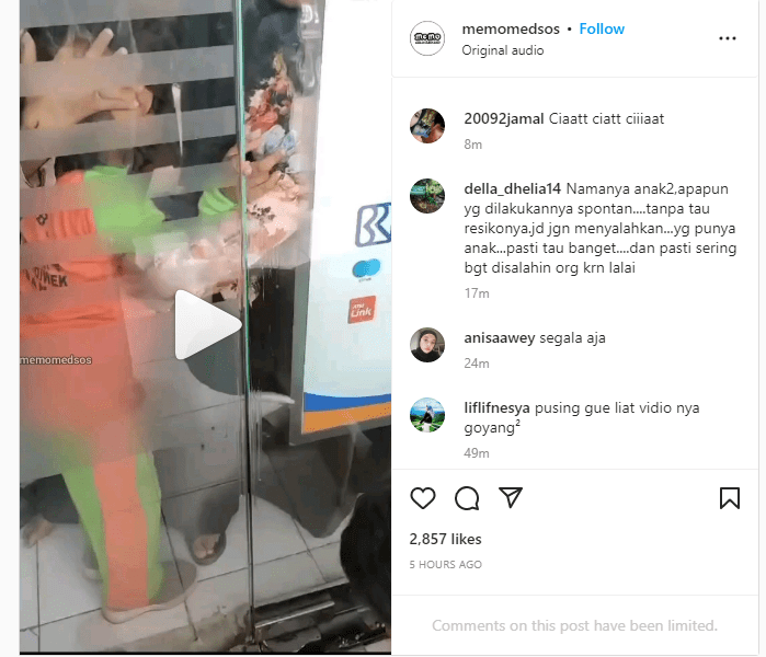 Video jari seorang anak terjepit pintu ATM (Istagram)