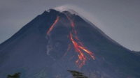 ilustrasi gunung merapi mengeluarkan lava (pinterest)