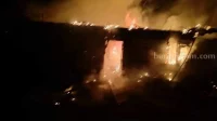 Rumah Jumiati di Kecamatan Selorejo Kabupaten Blitar terbakar. (Beritajatim)
