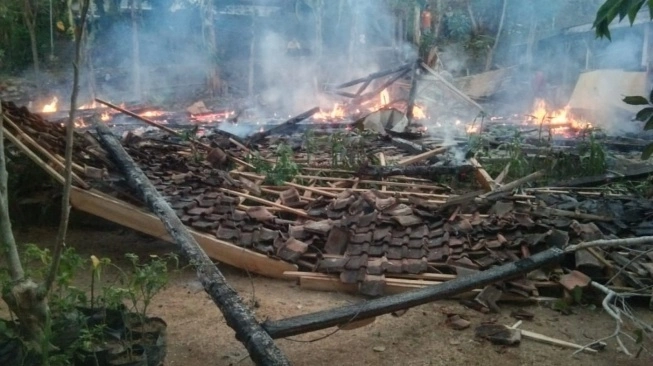 Sekolah paud di Ponorogo terbakar habis (suara ponorogo)