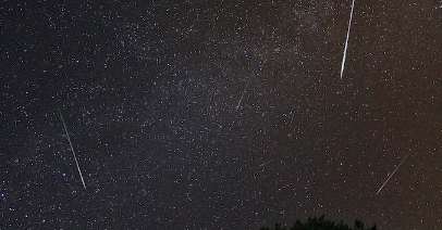 ilustrasi hujan meteor perseid (unsplash)