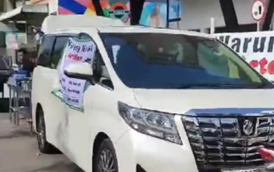 Viral Pedagang Makanan di Ponorogo Jualan Pakai Mobil Alphard (instagram/ infoponorogo)