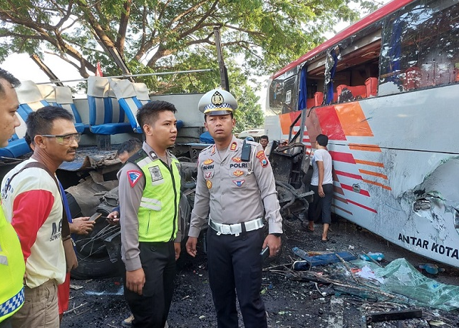 Kecelakaan 2 Bus Tabrakan di Ngawi, 4 Orang Meninggal Dunia (polres ngawi)