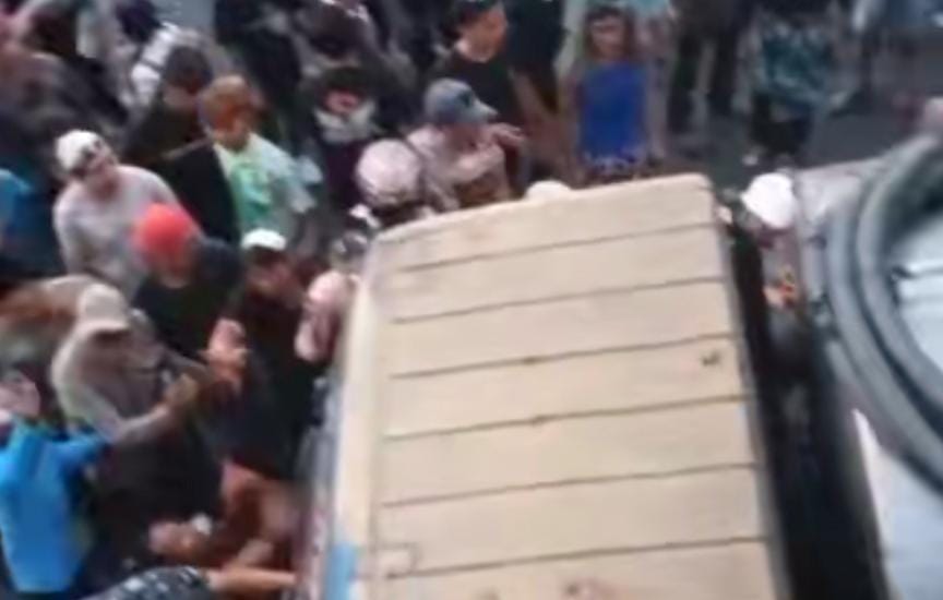 Kecelakaan Maut Truk Tabrak Penonton Karnaval di Mojokerto (tiktok)