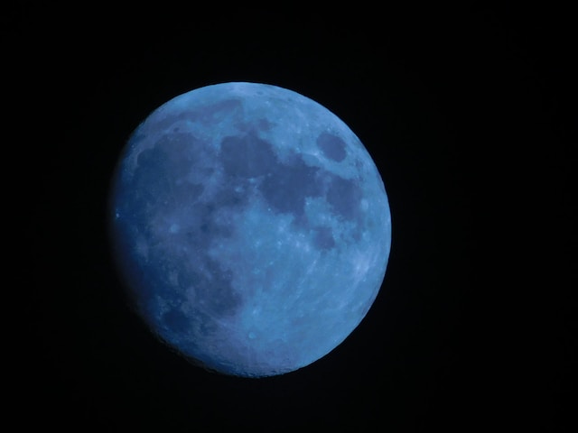 ilustrasi blue moon (unsplash)