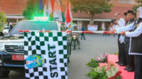Gubernur Jawa Timur, Khofifah Indar Parawansa, memberangkatkan Kirab Pataka Jer Basuki Mawa Beya di Gedung Negara Grahadi, Surabaya, Minggu (24/9/2023) (instagram/ khofifah.ip)