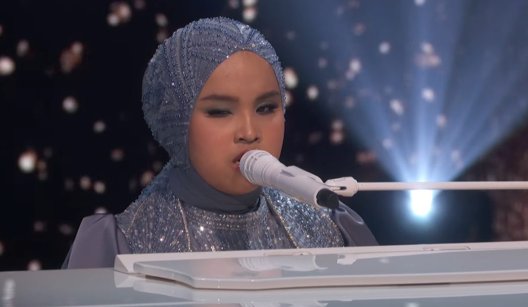 Putri Ariani tampil di panggung final America's Got Talent 2023 pada Rabu (27/9) pagi WIB. (agt)