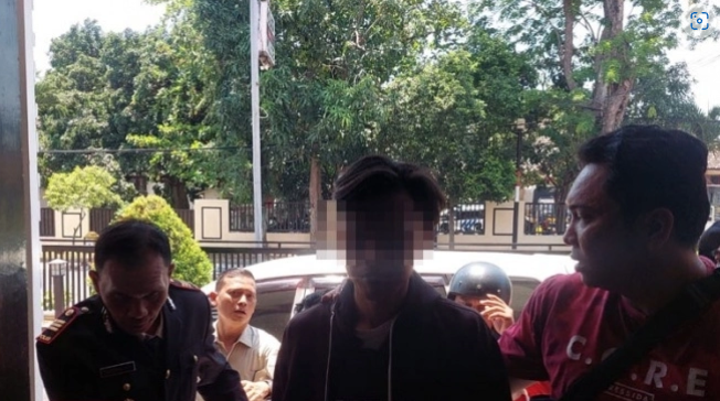 Nur saat ditangkap petugas Satreskrim Polres Probolinggo Kota (Suara Jatim)