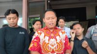 Foto : Satreskrim dan Wakapolres Jombang saat melakukan press release kejadian pembunuhan wartawan Jombang di Mapolres Jombang. Jumat (15/9/2023)./Karimatul Maslahah/