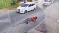 Viral, Wanita di Tulungagung Terekam CCTV Pura-pura Tertabrak Mobil (infokediriraya)