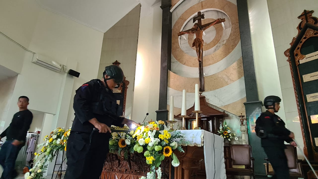 Polisi lakukan pemeriksaan di gereja wilayah Kota Kediri (Humas Polres Kediri Kota)