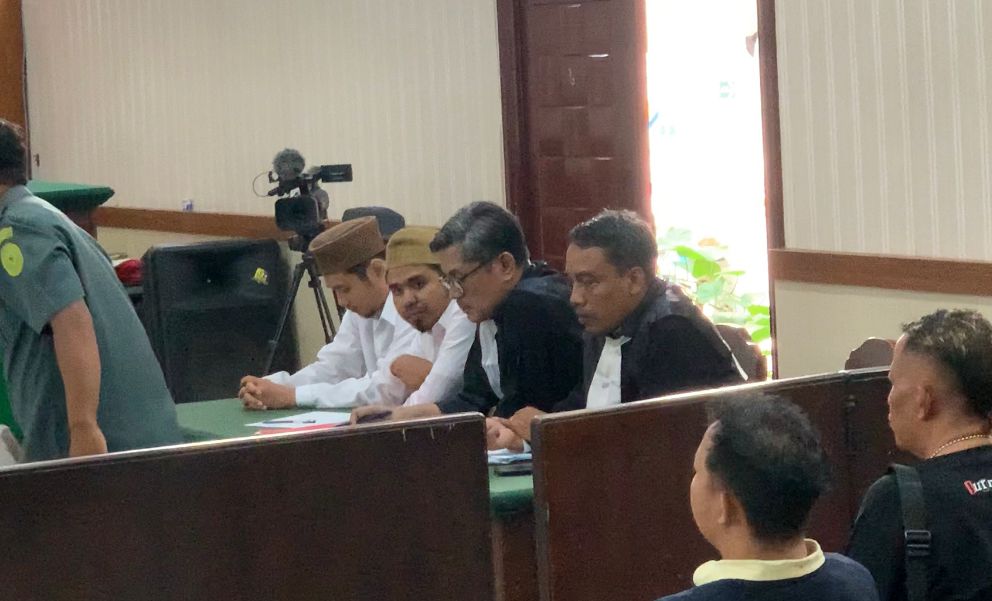 Foto : Samsudin Jalani Persidangan yang Menghadirkan Saksi Yang Meringankan di Pengadilan Negeri Blitar. Doc Humas Pengadilan Negeri Blitar