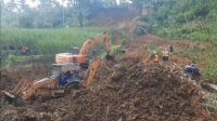 Foto : Proses Pencarian Satu Korban Tertimbun Longsor di Desa Bumirejo Kecamatan Kesamben Kabupaten Blitar, Senin (01/07/2024) Doc : Bahtiar/ Metaranews.co