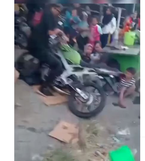 Pengendara Motor saat Karnaval