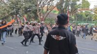 Aksi demo di depan Gedung DPRD Kota Kediri berakhir ricuh (Metaranews)