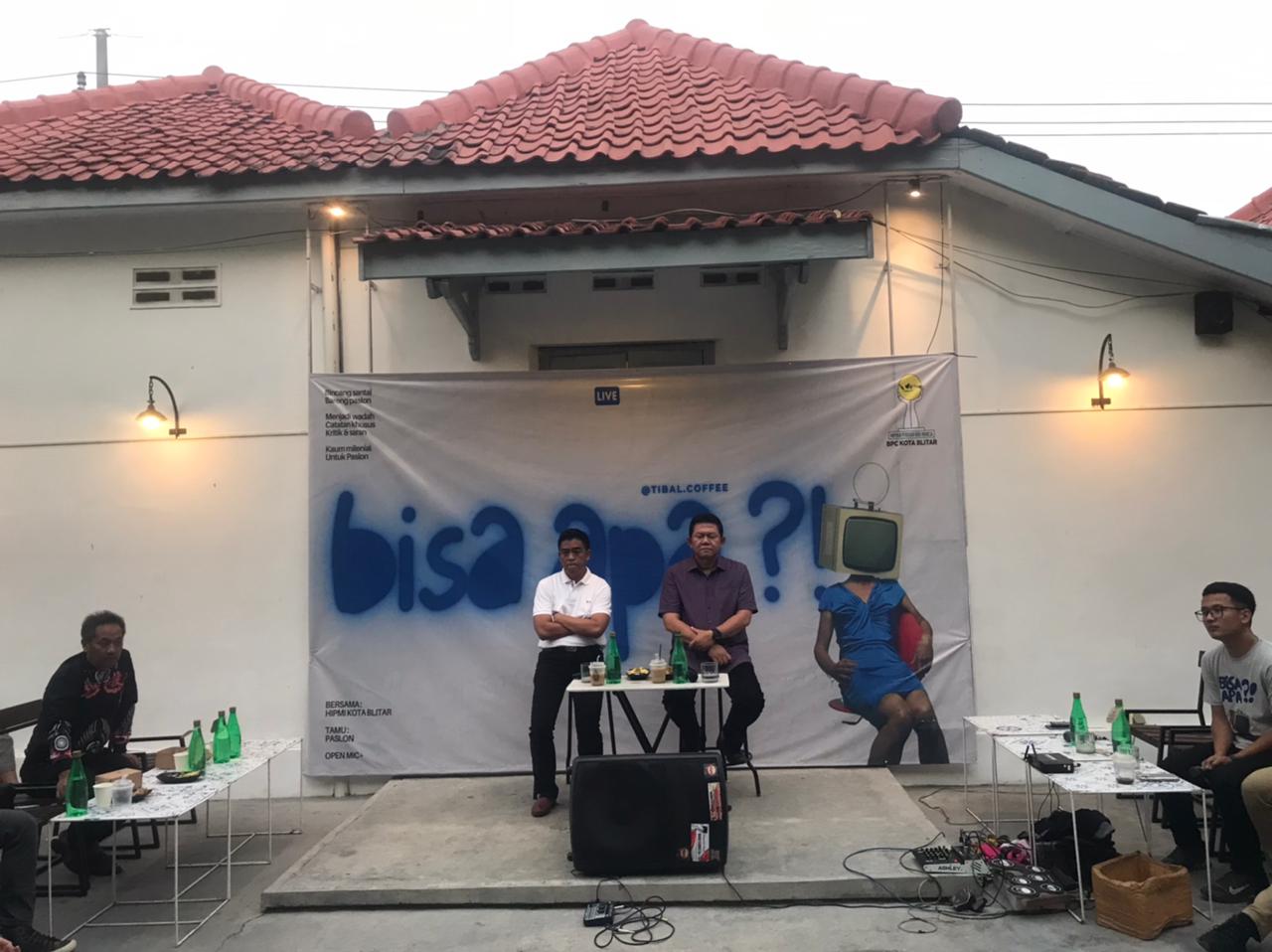 Foto : Pasangan calon Wali Kota dan Wakil Wali Kota Blitar, Bambang Rianto dan Bayu Setyo Kuncoro menghadiri acara Talk Show yang Digelar Oleh HIPMI Kota Blitar, Sabtu (22/9/2024) doc : Bahtiar/ Metaranews.co