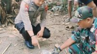 Foto: Petugas saat mengamankan mortir yang ditemukan di Lereng Kelud Kediri, Minggu (29/9/2024). (Doc Polsek Ngancar)