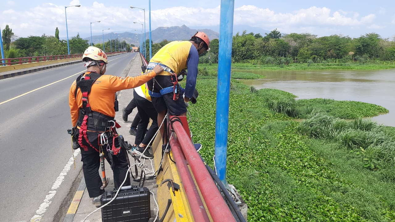 Jembatan Semampir