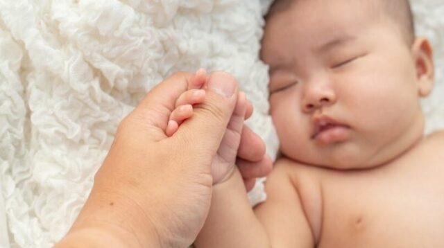 Babysitter di Surabaya Cekoki Obat Penggemuk