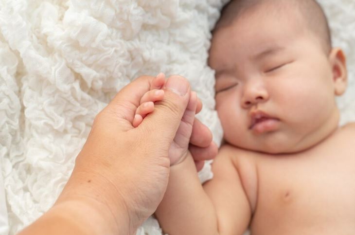 Babysitter di Surabaya Cekoki Obat Penggemuk