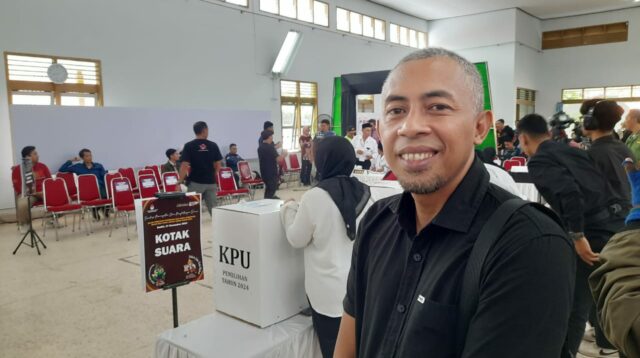 Foto: Suasana simulasi tungsura KPU Kabupaten Kediri di Balai Kelurahan Karangrejo, Kecamatan Ngasem, Kabupaten Kediri, Minggu (17/11/2024). (Anis/metaranews)