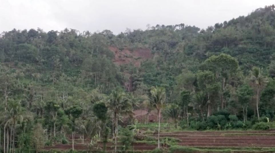 Tanah Gerak di Trenggalek