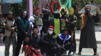 Skirmish airsofter Kediri mengenakan pakaian unik (Ubaidhillah/Metaranews)