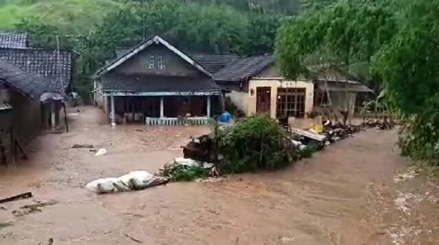 Banjir Bandang Kediri