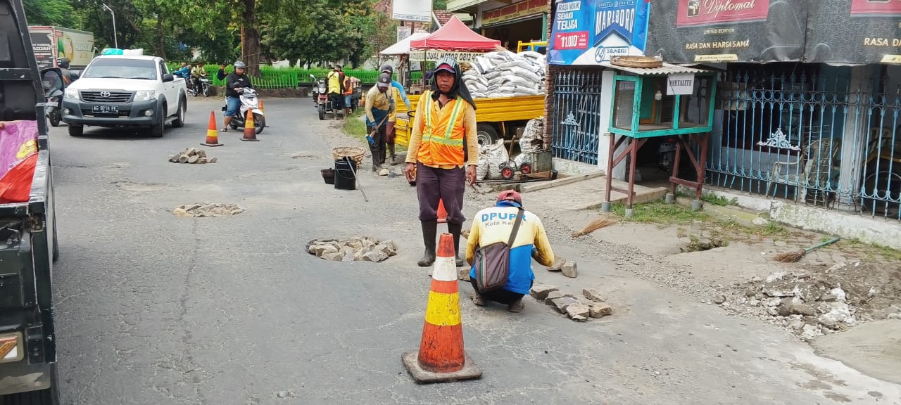 Jalan Rusak Kediri