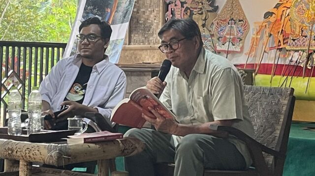 Sastrawan, budayawan Sindhunata saat kegiatan di Taman Baca Mahanani (Istimewa)