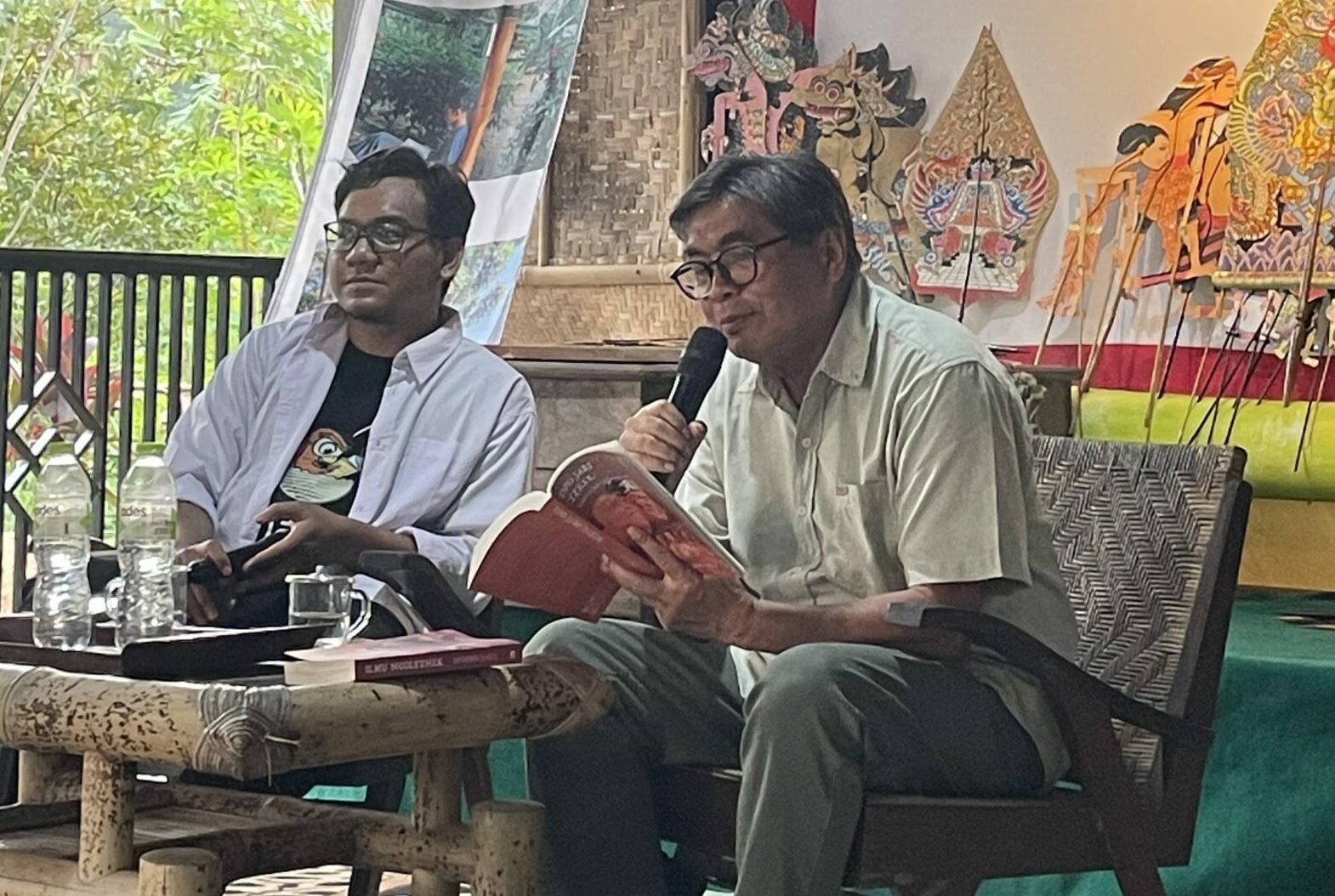 Sastrawan, budayawan Sindhunata saat kegiatan di Taman Baca Mahanani (Istimewa)