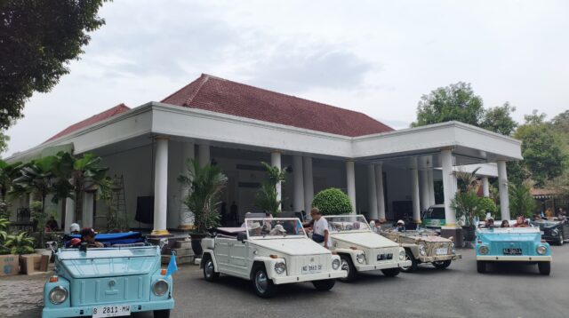 Mobil VW Camat 1937 yang digunakan untuk jalan-jalan sambil belajar sejarah Kota Kediri (Dok. Pasak)