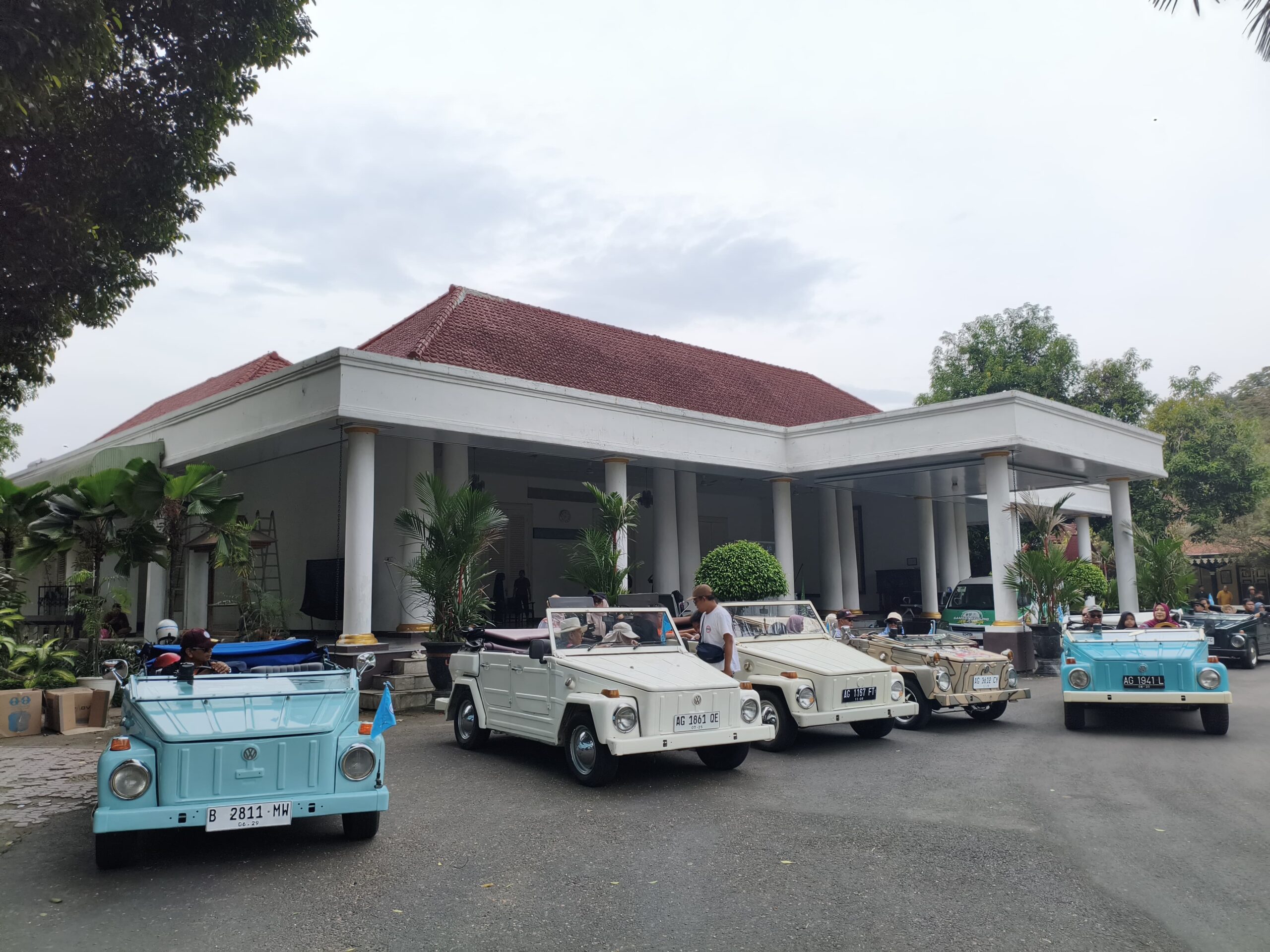 Mobil VW Camat 1937 yang digunakan untuk jalan-jalan sambil belajar sejarah Kota Kediri (Dok. Pasak)