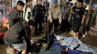 Caption : Pihak Kepolisian yang berpatroli di tempat berlangsungnya karnaval sound horeg di Desa Duwet, untuk berhentikan, Sabtu (19/7/2025). Dock : Polres Kediri.