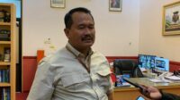 Direktur Polije, Syaiful Anwar, diwawancarai media. (Foto: Dyah Kusuma/Metaranews.co)