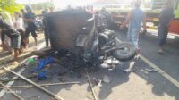 Motor Tossa terguling usai tabrak truk, Sabtu (16/8/2025). (Foto: Dok/Kasatlantas Polres Jember)