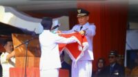 Caption: Bupati dan wakil Bupati Tulang Bawang dalam rangka HUT RI ke-80 Lakukan upacara Pengibaran bendera merah putih(Poto: Kominfo Tulang Bawang)