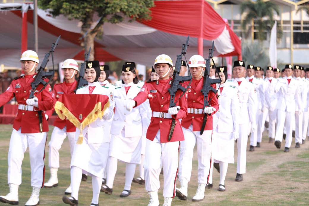 Upacara penurunan bendera Merah Putih di Alun-alun Jember, Minggu (17/8/2025). (Foto: Dok/Diskominfo Jember - Metaranews.co)