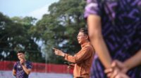 Pelatih Persik Kediri saat dan Tim saat sesi latihan