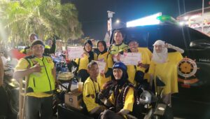 Peserta Tajemtra 2025 berfoto di area Alun-alun Jember, Sabtu (23/8/2025) malam. (Foto: Dyah Kusuma/Metaranews.co)