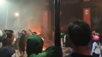 Situasi di depan Kompleks Pemerintahan Kabupaten Kediri (Ubaidhillah/Metaranews)