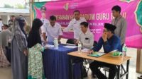 Penyaluran honorarium di Desa Yosorati, Rabu (10/9/2025). (Foto: Dyah Kusuma/Metaranews.co)
