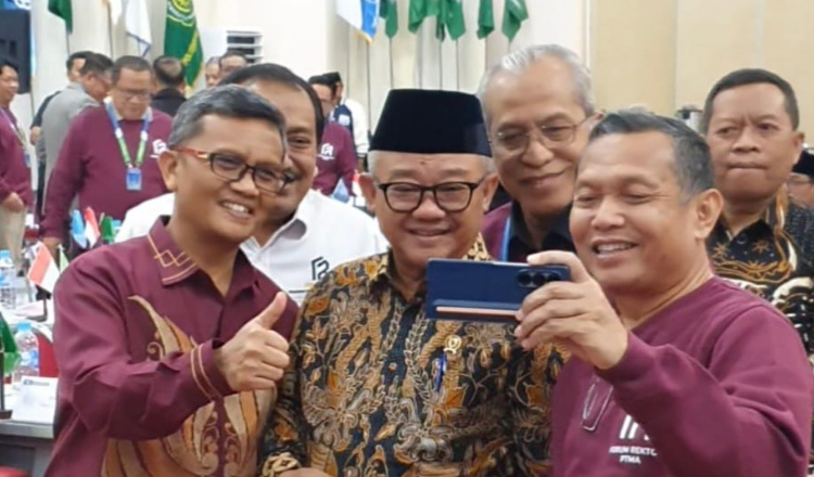 Prof. Abdul Mu'ti saat menghadiri Raker Nasional Forum Rektor Perguruan Tinggi Muhammadiyah-Aisyiyah di UMM (Isimewa)