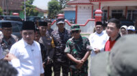 Gus Fawait, perwakilan PT Imasco, dan stakeholder terkait bersiap meninjau Alun-alun Puger, Sabtu (18/10/2025). (Foto: Dok/Diskominfo Jember)