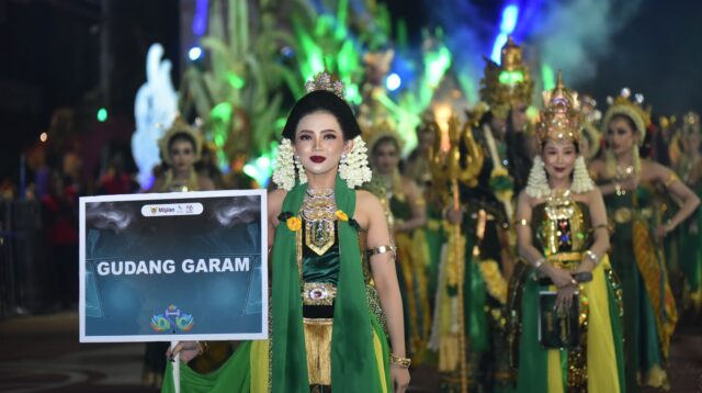 Foto: Dhoho Night carnival Rangkaian HUT Kota Kediri ke 1146 Dengan Tema "Glow Greenl