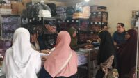 Foto toko seragam sekolah di Kota Kediri Foto : Jelang Masuk Sekolah, Toko Seragam di Kediri Ramai, tetapi Pembelian Menurun (Darman) 