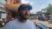 Foto: Kepala SPPG Mangunan, Kabuh, Jombang, Chakra Risky Fortuna saat dimintai keterangan./Karimatul Maslahah/